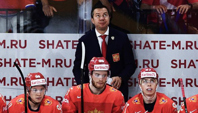 Игроки сборной России Александр Барабанов, Михаил Григоренко, исполняющий обязанности главного...