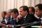 Крупнейший бизнес попросил у премьера Дмитрия Медведева новых льгот и помощи сразу после того, как он объявил о приоритете малого и среднего бизнеса