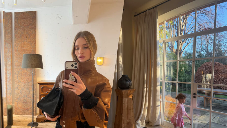 Модель Рози Хантингтон-Уайтли опубликовала фото интерьера дома в Лондоне