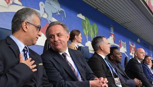 «Путин и Медведев переживают за сборную»