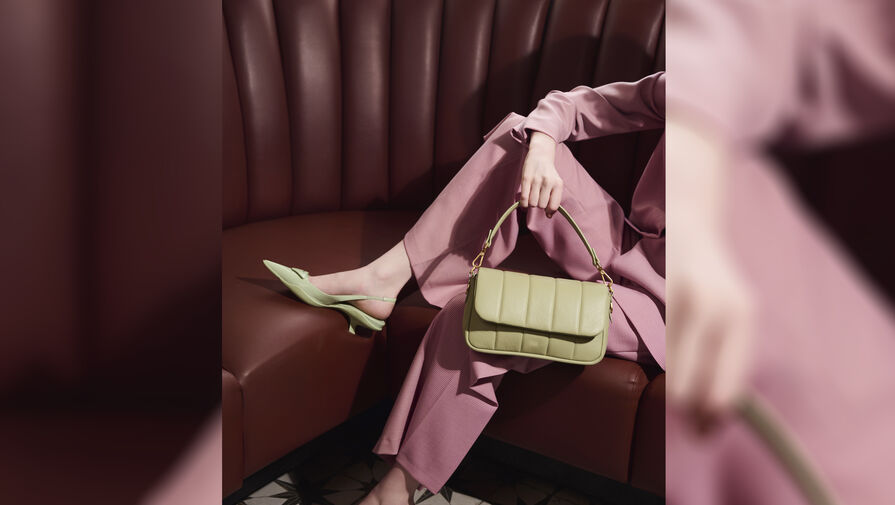 Стилист Александр Рогов призвал носить бордовый с бирюзовым