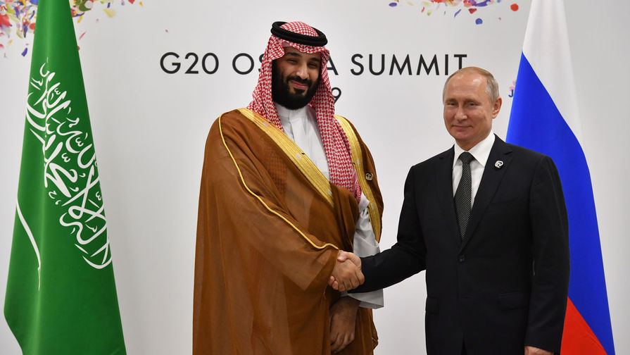  Президент России Владимир Путин и принц Саудовской Аравии Мухаммед ибн Салман Аль Сауд во время... 