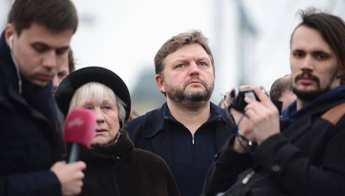 Губернатор Кировской области Никита Белых на месте убийства политика Бориса Немцова на Большом...