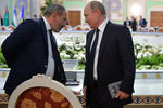 Президент России Владимир Путин и премьер-министр Армении Никол Пашинян после заседания Совета глав государств-участников Содружества Независимых Государств в расширенном составе с участием делегаций, сентябрь 2018 года