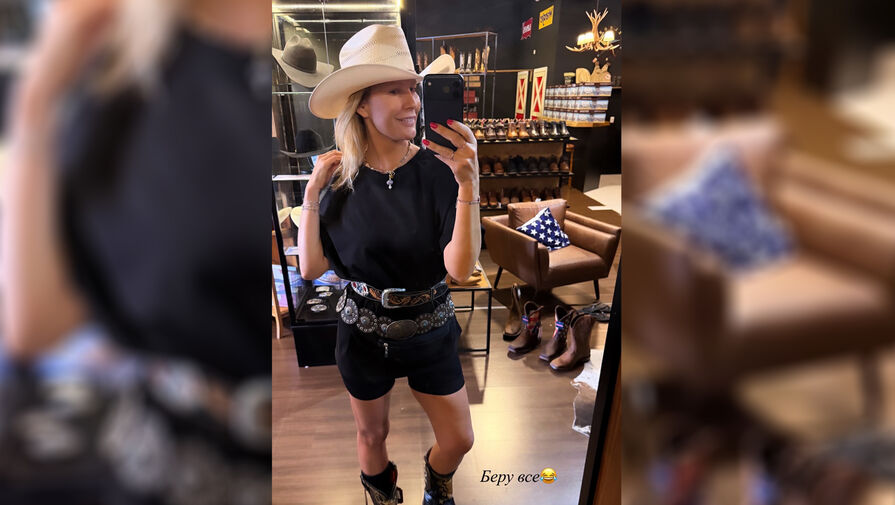 Ведущая Елена Летучая в велосипедках и ковбойской шляпе снялась на отдыхе