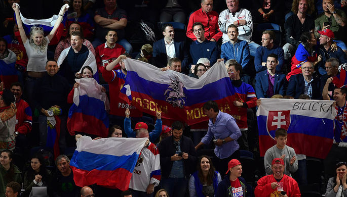 Во время матча в 1/4 финала чемпионата мира по хоккею между сборными командами России и Канады в...