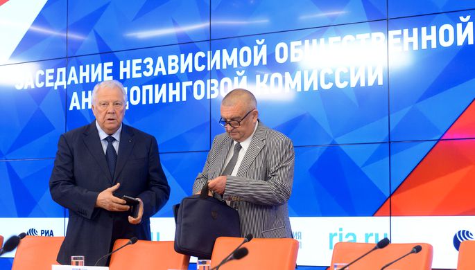 Виталий Смирнов (слева) и ответственный секретарь антидопинговой комиссии ОКР Леонид Мирошниченко