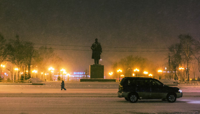 На улице Южно-Сахалинска во время метели, 2015 год