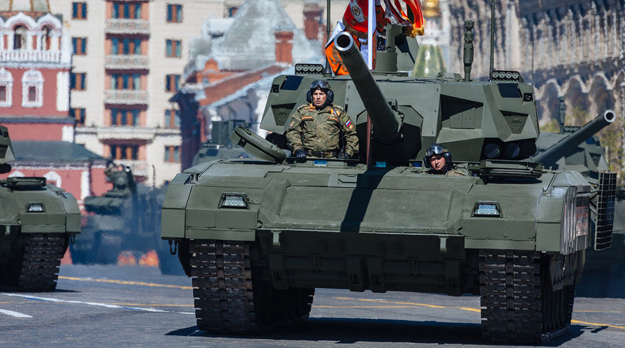 Танк Т-14 "Армата" на генеральной репетиции военного парада в Москве, 7 мая 2017 года