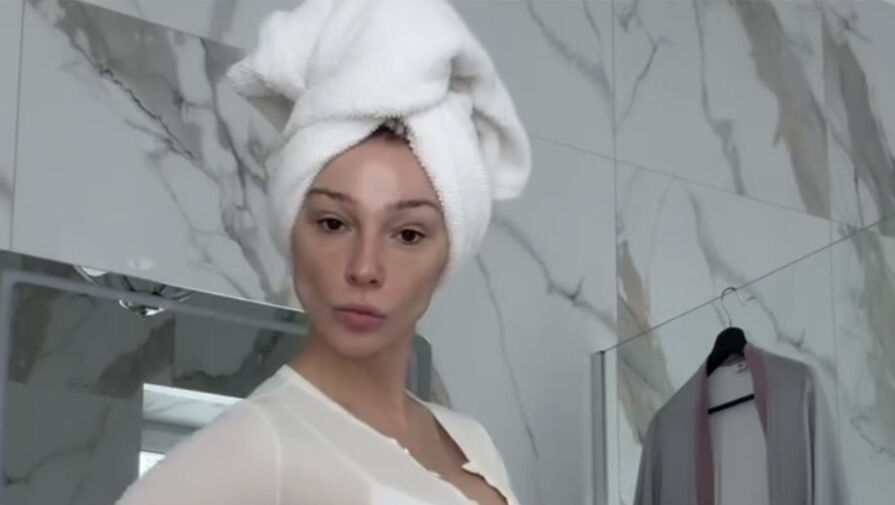 Блогерша Настя Ивлеева показала борьбу с целлюлитом утром