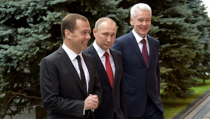 Председатель правительства РФ Дмитрий Медведев, президент РФ Владимир Путин и мэр Москвы Сергей...