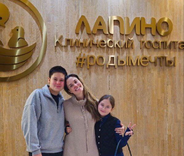 Актриса Агата Муцениеце выложила фото с детьми с выписки