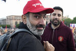 Лидер оппозиционного движения «Мой шаг» Никол Пашинян во время митинга на площади Республики в Ереване, апрель 2018 года