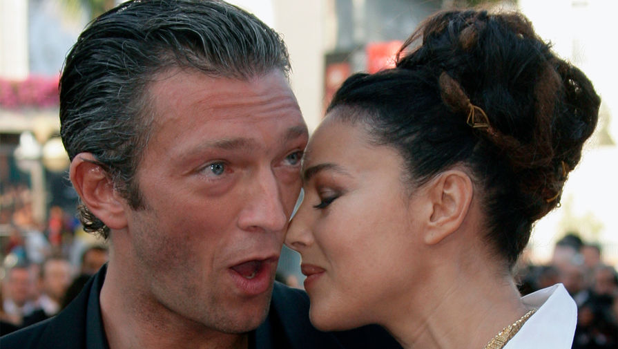 Актриса Моника Беллуччи и модель Тина Кунаки встретились на вечеринке в Париже