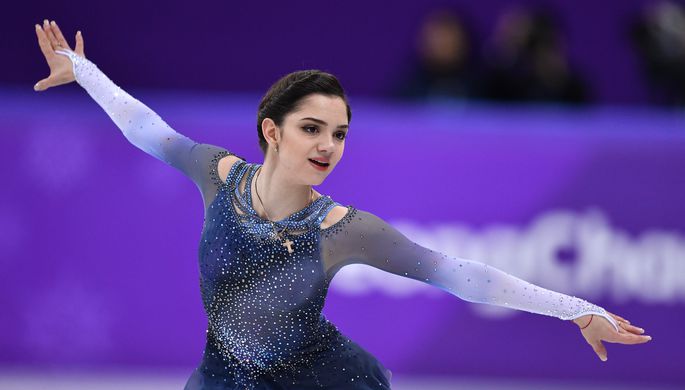 Российская фигуристка Евгения Медведева в короткой программе личного турнира по фигурному катанию на...