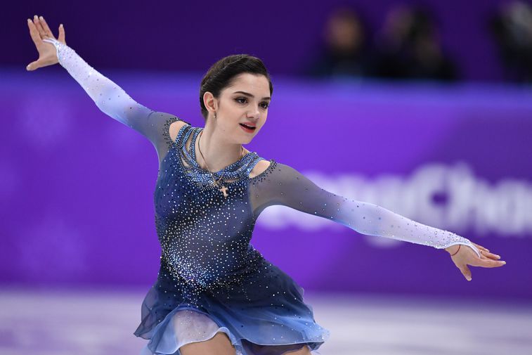 Российская фигуристка Евгения Медведева в короткой программе личного турнира по фигурному катанию на Олимпиаде-2018