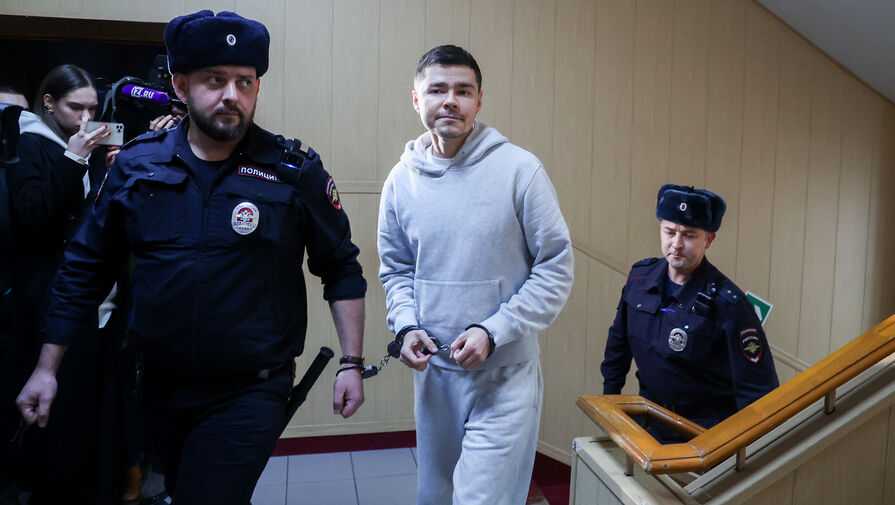 Суд оставил обвиняемого в мошенничестве блогера Аяза Шабутдинова в СИЗО