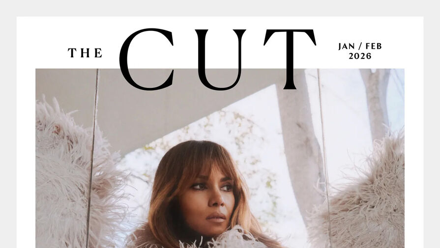 Актриса Холли Берри снялась в прозрачном платье