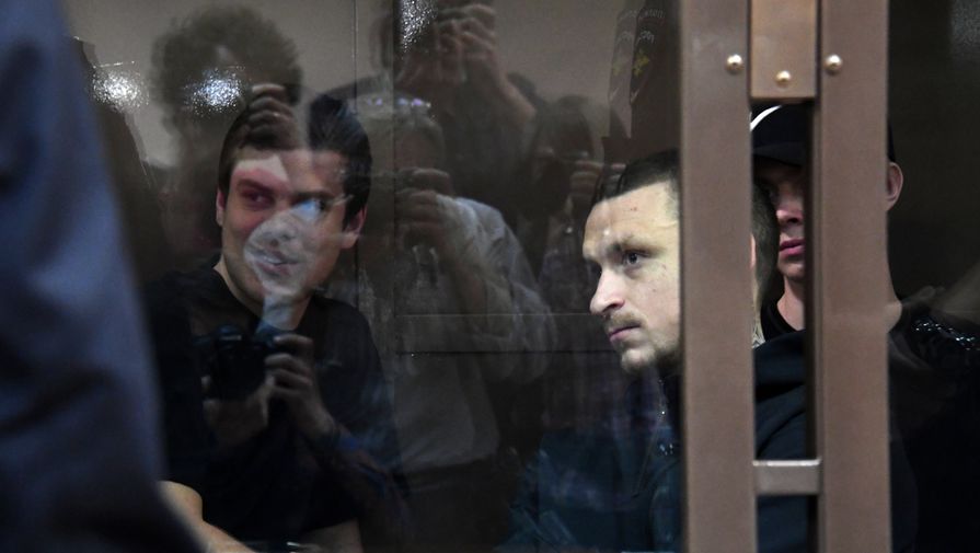 Футболисты Александр Кокорин и Павел Мамаев