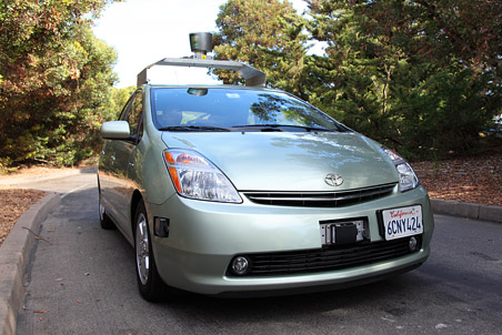 Калифорния стала третьим американским штатом, где легализовали машины с автопилотом