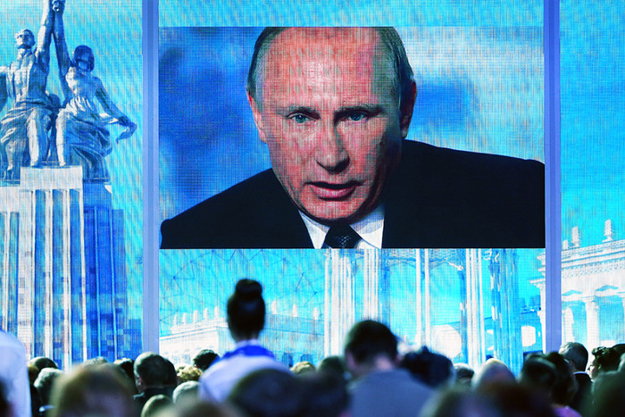 Президент РФ Владимир Путин во время выступления на пленарном заседании Форума действий ОНФ