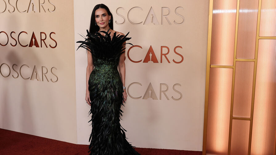 Дизайнер Егоров заявил, что перья стали главным трендом на дорожке Оскара