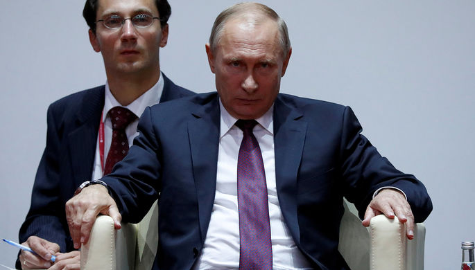 Президент России Владимир Путин во время посещения соревнований Международного турнира по дзюдо...