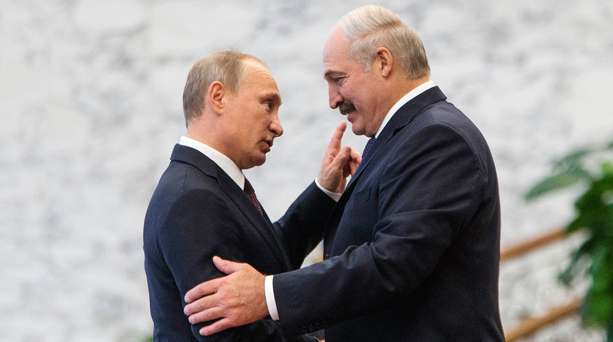 Президент России Владимир Путин и президент Белоруссии Александр Лукашенко во время встречи в Минске, 2014 год