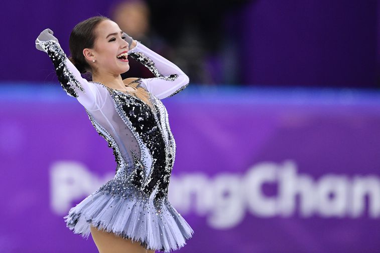 Российская фигуристка Алина Загитова в короткой программе личного турнира одиночниц на Олимпиаде-2018
