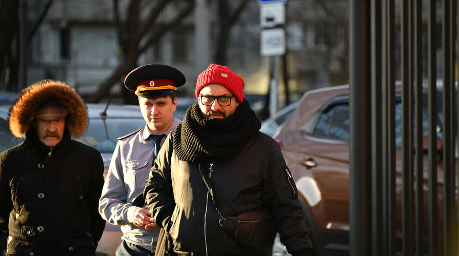 Режиссер Кирилл Серебренников перед слушанием по делу "Седьмой студии" у Мещанского суда Москвы, 13 ноября 2018 года