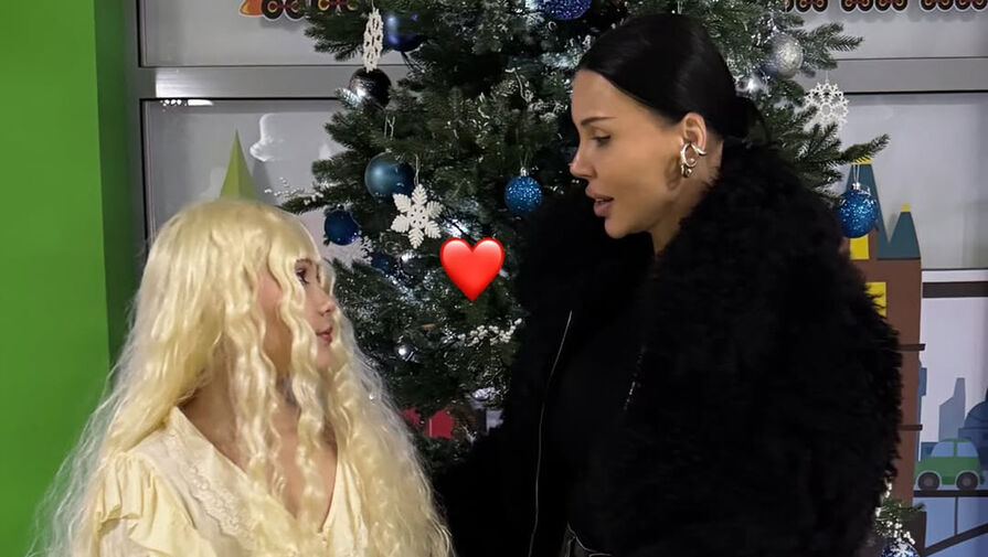 Модель Оксана Самойлова посетила детские утренники без мужа Джигана