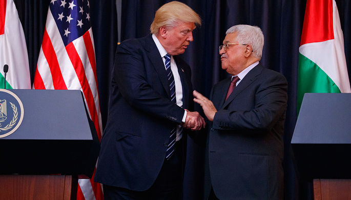 Президент США Дональд Трамп и палестинский лидер Махмуд Аббас во время встречи