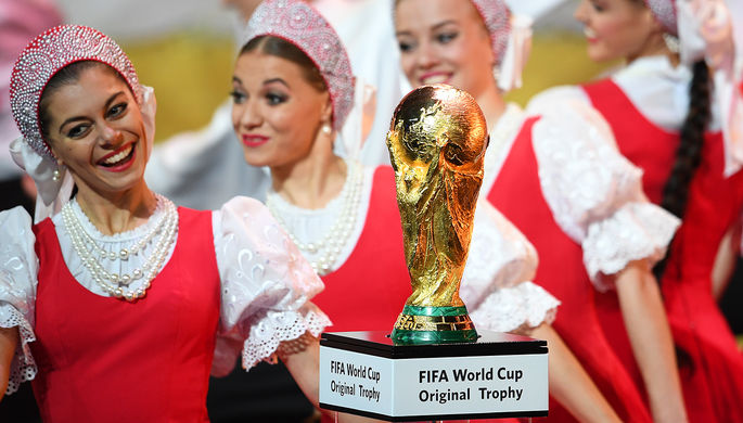 Кубок чемпионата мира по футболу на официальной жеребьевке чемпионата мира по футболу 2018, 1...