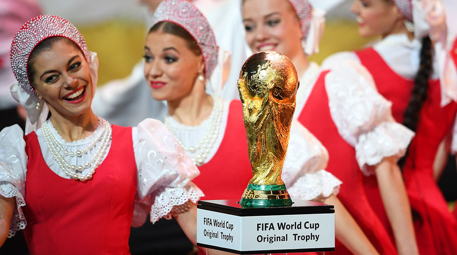 Кубок чемпионата мира по футболу на официальной жеребьевке чемпионата мира по футболу 2018, 1 декабря 2017 года