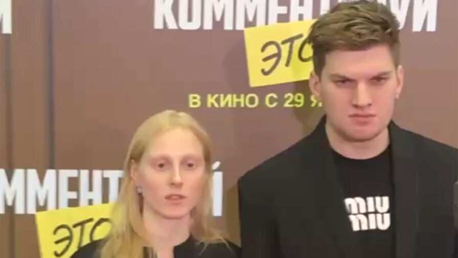 Актер Андрей Максимов вышел на публику с новой девушкой Шидловской