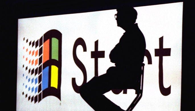 Билл Гейтс во время презентации операционной системы Windows 95