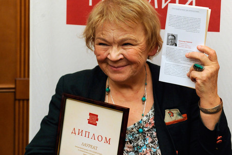 Премию «Русский Букер десятилетия» получил роман Александра Чудакова «Ложится мгла на старые ступени…» Премию «Русский Букер десятилетия» получил роман Александра Чудакова «Ложится мгла на старые ступени…»