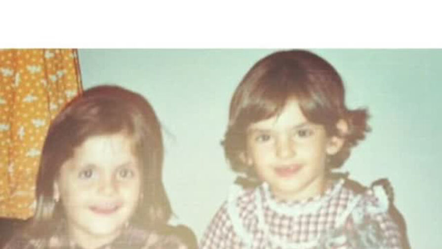 Модель Алессандра Амбросио опубликовала архивное фото с сестрой