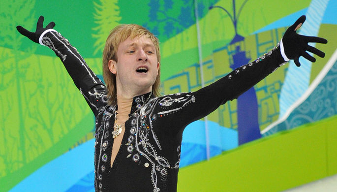 Евгений Плющенко во время выступления с короткой программой на соревнованиях по фигурному катанию...