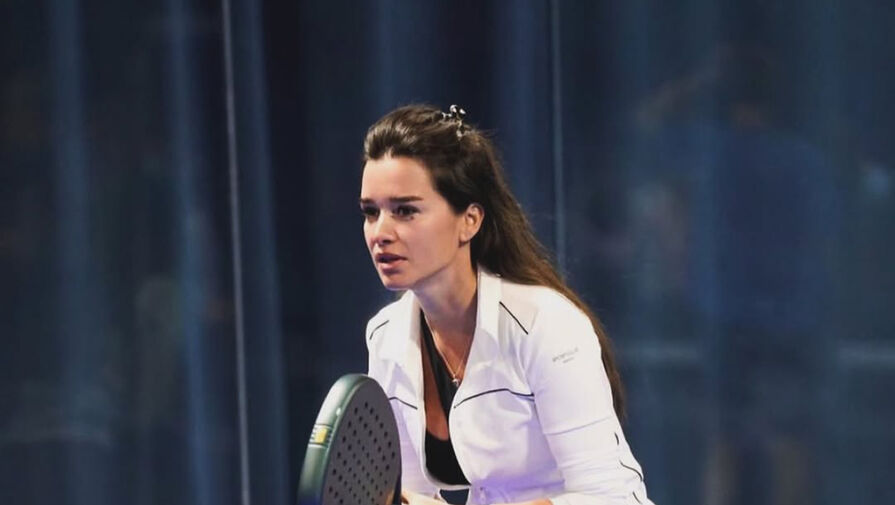 Телеведущая Ксения Бородина снялась в теннисной мини-юбке на турнире