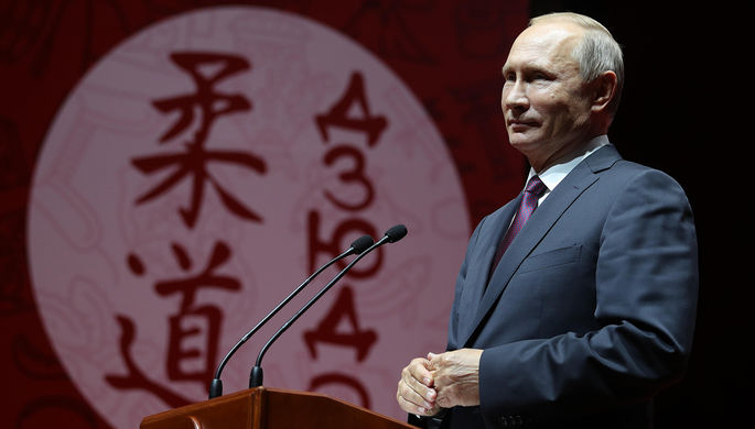 Президент России Владимир Путин во время посещения соревнований Международного турнира по дзюдо...