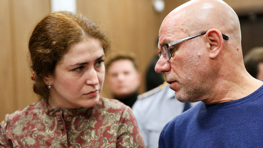 Директор Российского академического молодежного театра Софья Апфельбаум и бывший директор «Гоголь-центра» Алексей Малобродский во время заседания по уголовному делу «Седьмой студии» в Мещанском районном суде, нобябрь 2018 года