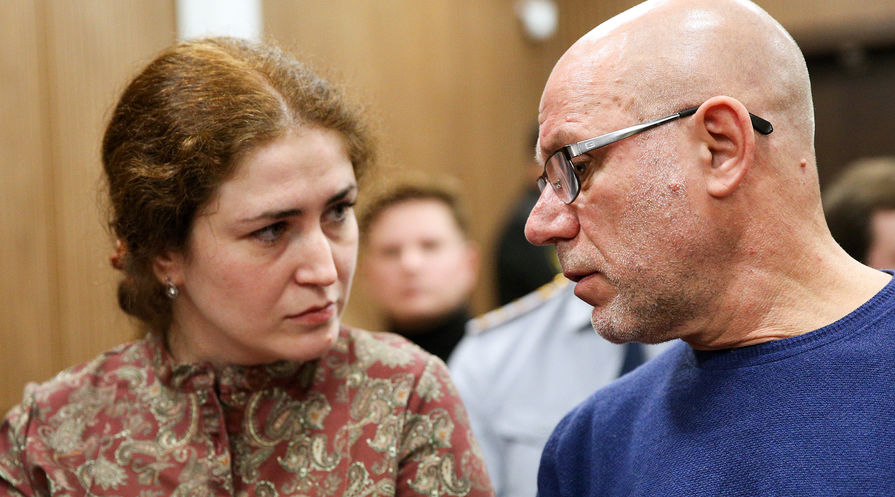 Директор Российского академического молодежного театра Софья Апфельбаум и бывший директор «Гоголь-центра» Алексей Малобродский во время заседания по уголовному делу «Седьмой студии» в Мещанском районном суде, нобябрь 2018 года