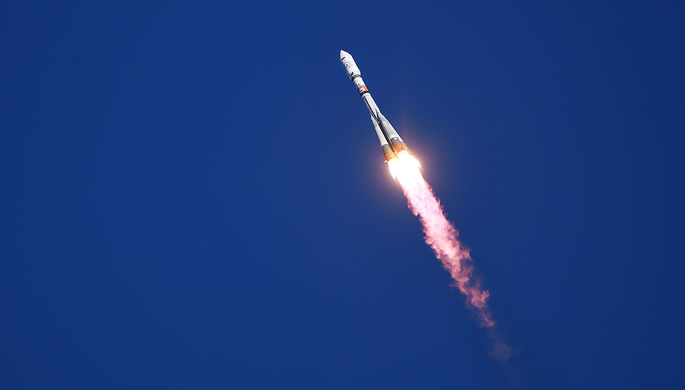 Запуск ракеты ракеты-носителя «Союз-2.1а» со спутниками на борту с космодрома...