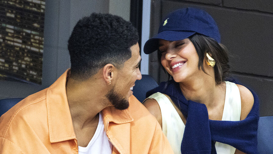 Супермодель Кендалл Дженнер заметили на свидании с Девином Букером