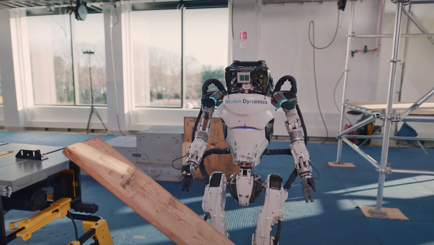 Робот Atlas проложил себе дорогу и сделал сальто в новом видео Boston Dynamics