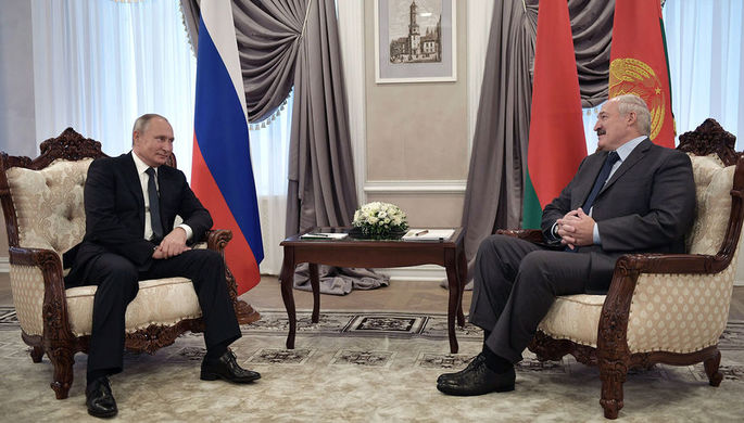 Президент России Владимир Путин и президент Республики Беларусь Александр Лукашенко, 12 октября 2018...