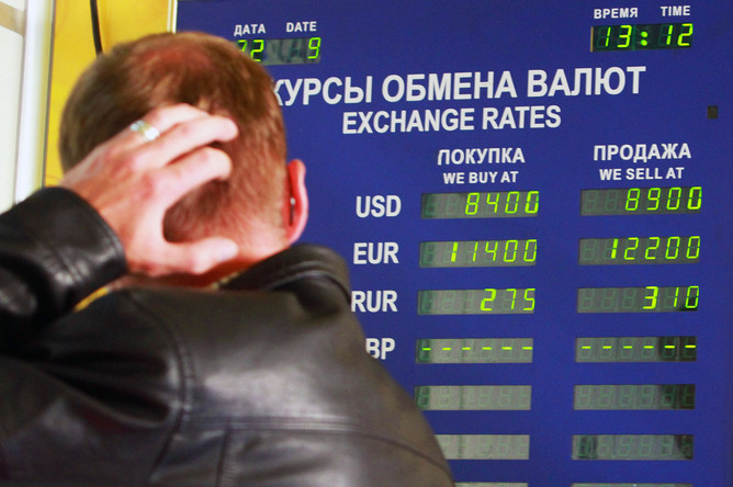 Еще неделю назад в обменниках Минска невозможно было купить валюту.