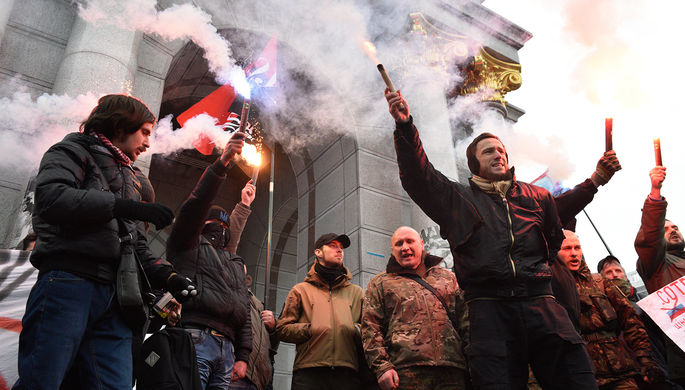Участники антироссийской акции радикалов в Киеве