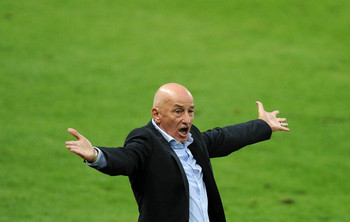 На трибунах становится тише...